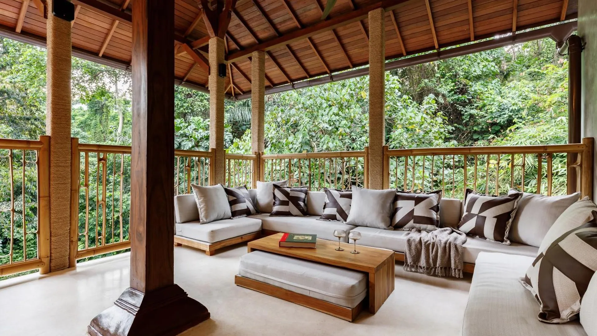 Bamboolina Art Villa Ubud