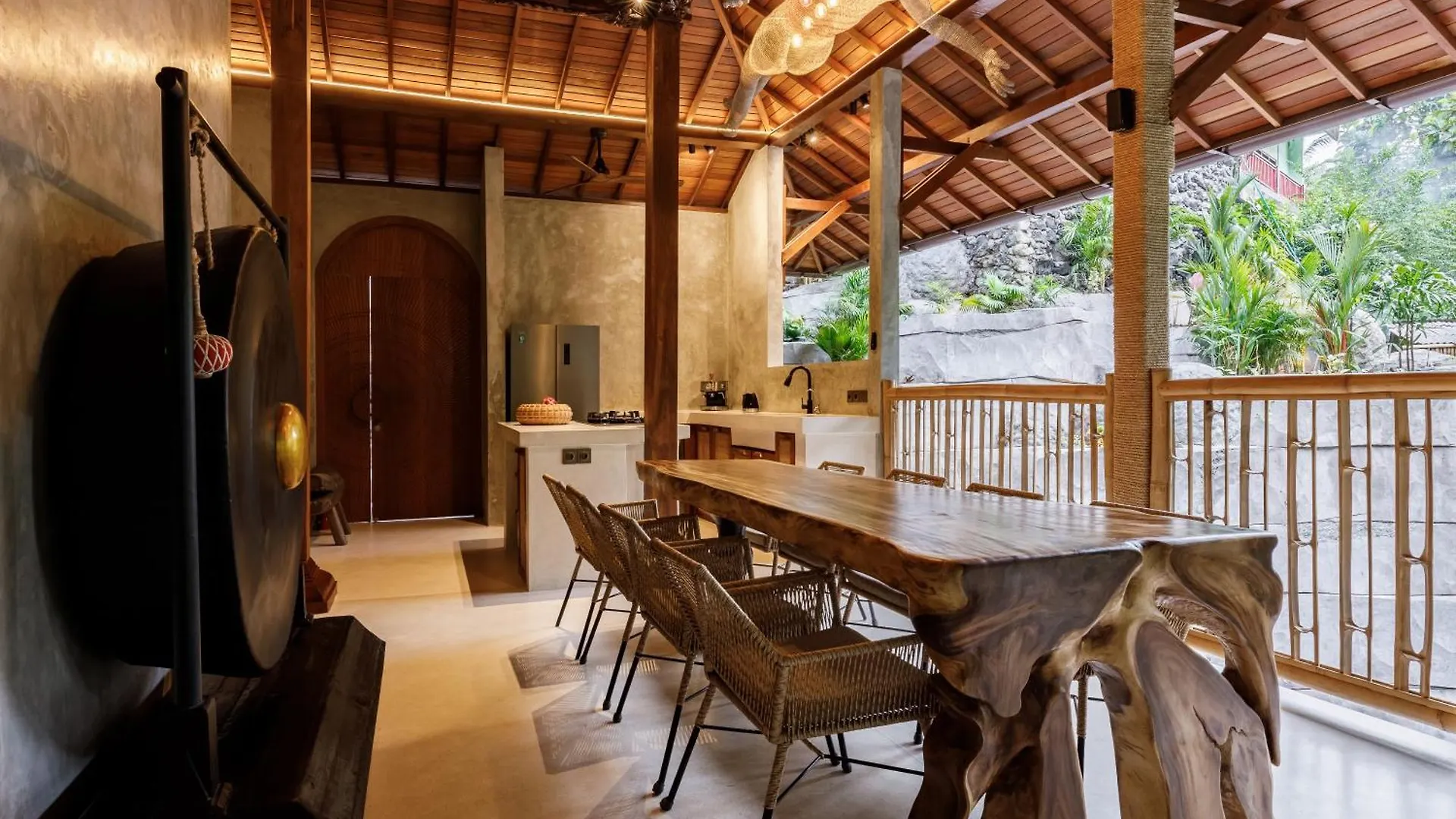 Bamboolina Art Villa Ubud